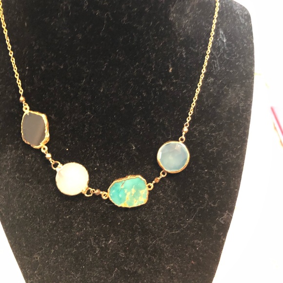 Beautiful Muti Stone Necklace. - Picture 3 of 3